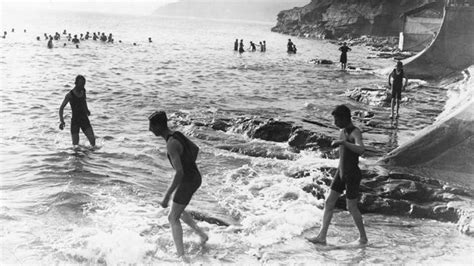 Circa 1911 Eager Bathers Go For An Early Morning Dip At Scarborough