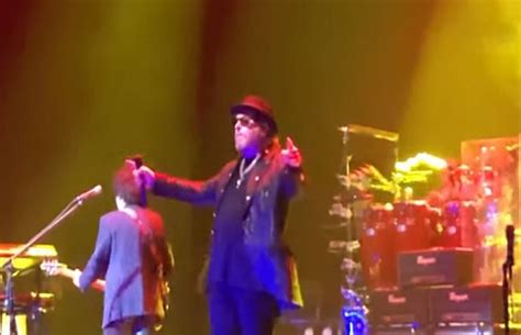 Watch Toto Reunite With ‘africa Singer David Paich At Final Show
