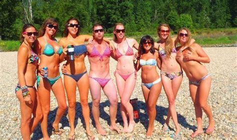 Can You See Spot Why This Bikini Group Shot Has Gone Viral Uk