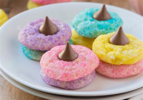 Wet a paper towel and wring it out so it's lightly damp. 20 Easy Easter Desserts Recipes That'll Make Everyone Cheerful