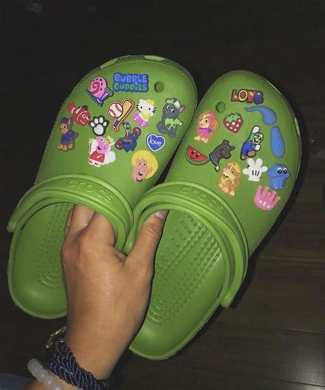 Pin By Ⓓⓐⓢⓘⓐ Ⓐⓡⓜⓞⓝⓘ On Shoe Game On Point Crocs Fashion Crocs Crocs
