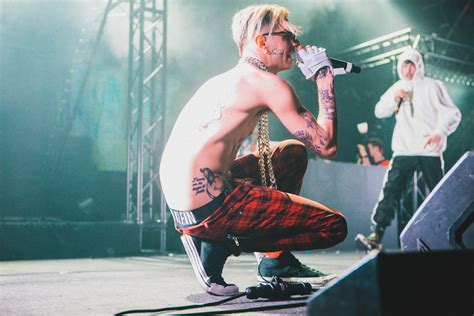 Italian rapper lauro de marinis, type: Achille Lauro e Boss Doms: due bravi ragazzi da mischia ...