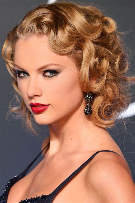 20 Attractive Curly Hairstyles For Prom