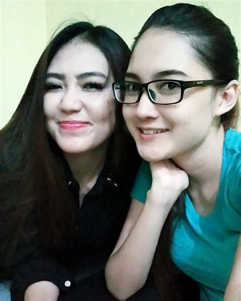Profil via vallen beserta keluarga. foto via vallen dan nella kharisma, foto via vallen dulu ...