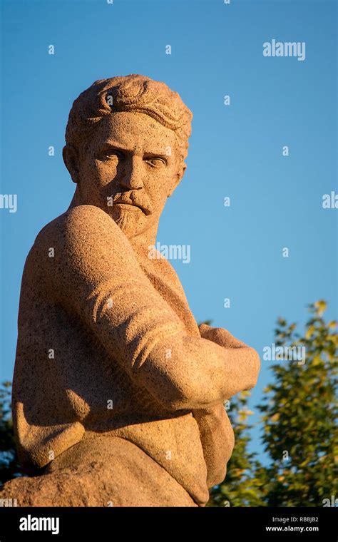 Stepan Shahumyan Statue Fotos Und Bildmaterial In Hoher Auflösung Alamy