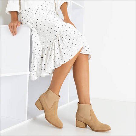 Empfohlen niedrigster preis höchster preis kundenbewertung neu eingetroffen bestseller. Beige Damen Stiefel mit flachen Absätzen Tarina - Schuhe ...