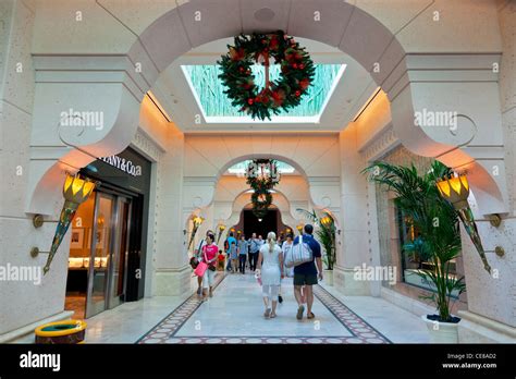Dubai Shopping Inside The Atlantis The Palm Resort In Dubai Stock