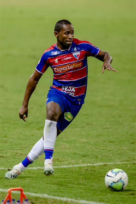Check spelling or type a new query. Enderson Moreira aproveita semana de treinos e deve mexer ...