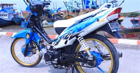 Lagi cari foto atau gambar modifikasi motor yamaha vega r new yang modifnya stadar dan simple. Modifikasi Motor Vega R 2004 Standar - Nelpon k