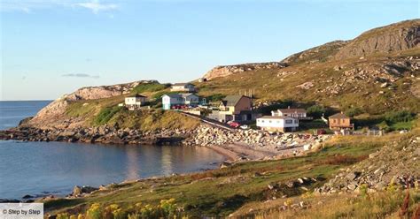 The territorial collectivity of saint pierre and miquelon is a group of small french islands in the north atlantic ocean, the main islands being saint pierre and miquelon, south of newfoundland & labrador, canada. Saint-Pierre-et-Miquelon, un petit bout de France en Amérique