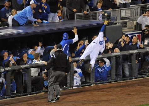 Xm Mlb Chat Royals Moustakas Catches Foul In 6th Alcs Game 3