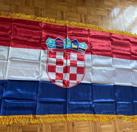 Hrvatska Zastava Sa Zlatnim Resicama 200 X 100 Cm