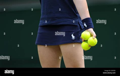 Ball Girl With Tennis Balls The Wimbledon Championships 20 The All England Tennis Club Wimbledon