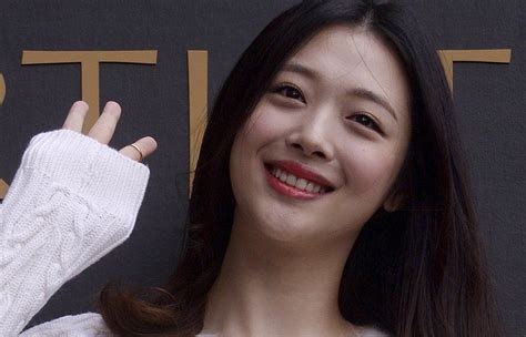 South Korean Pop Star Sulli Found Dead At Her Home The Seattle Times