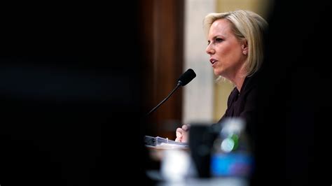 Homeland Security Chief Spars With Democrats Over Splitting Migrant