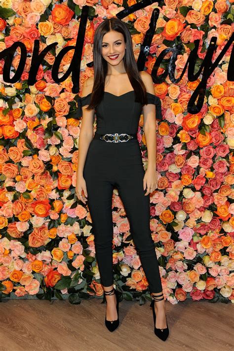 These Victoria Justice Looks Show She S Not Afraid To Take A Fashion Risk Victoria Justice