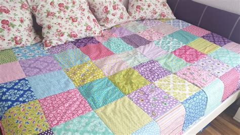 Mit unserer kostenlosen anleitung fällt es auch nähanfängern leicht, diese bunte kuscheldecke zu nähen. Patchworkdecke ohne lästiges Zuschneiden - HANDMADE Kultur