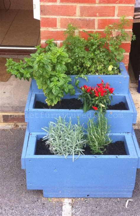 Affix three legs to an upturned wooden salad bowl, then fill the bowl with a deliciously colorful mix of seasonal greens. 25 Vertical and Box Recycled Pallet Planters | Pallet ...