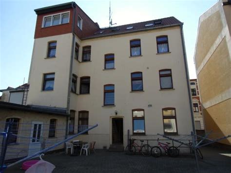 Hier finden sie wohnungen zum mieten vieler immobilienportale und durch die einfache & schnelle wohnungssuche mit intuitiven filtermöglichkeiten ist das ziel traumwohnung zum greifen nah. großzügige 4 Raum-Wohnung in Staßfurt, Dachgeschoß ...