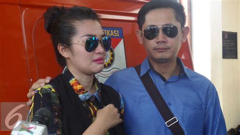 Fitri Carlina Menangis Lihat Saipul Jamil Di Dalam Tahanan Showbiz