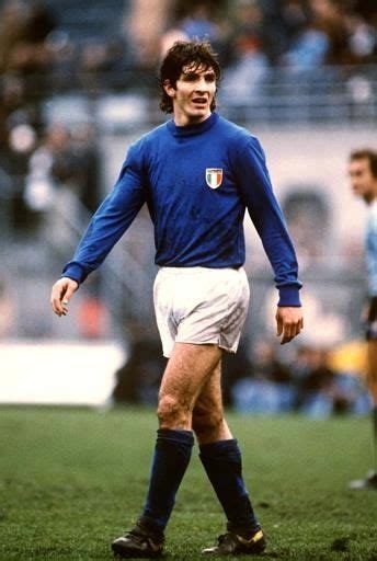 Paolo rossi se desarrolló juvenilmente en la cattolica virtus, una pequeña sociedad toscana de la cual formó parte hasta los 11 años. Foto Paolo Rossi / World Cup Heroes Paolo Rossi The Man ...