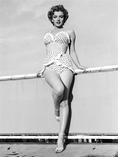 The Most Iconic Swimsuit Moments In Pop Culture History Women Marilyn Monroe Photos Hollywood