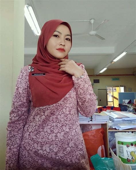 Awek Melayu Hisap Pakai Tudung Merah Karen Short