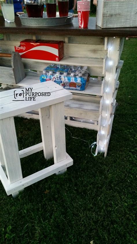 So, the portable festival bar was a hit! Portable Folding DIY Pallet Bar - great for weddings, tailgating and more! - My Repurposed Life ...