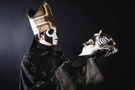 Papa Emeritus Iii With Nameless Ghoul Mask Dioses Artistas Papa