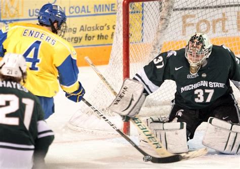 Alaska Nanooks Hockey Team Defeats Michigan State 4 1 Uaf Nanooks