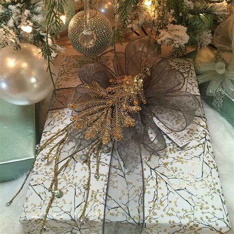 Rebeca Robeson Design Beautiful Christmas Wrapping Elegant T