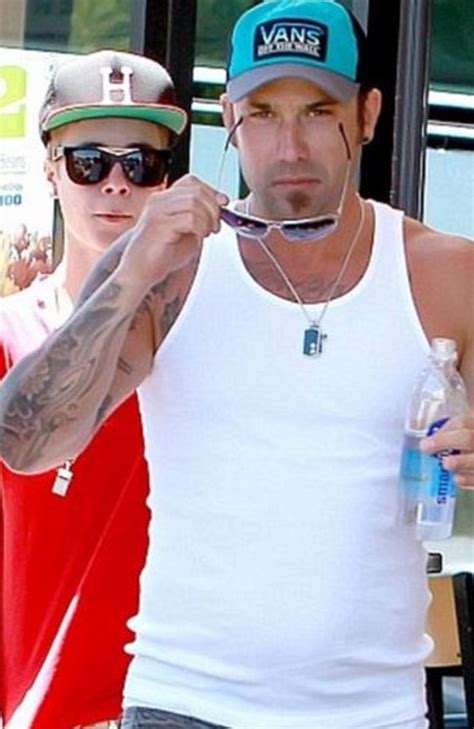 Jeremy Bieber Tweets Pride On Twitter At Son Justin Biebers Penis Size After Nude Pics The