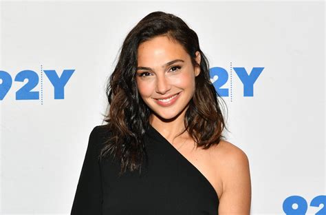 Gal Gadot Tells A Joke In Hebrew On James Cordens ‘late Late Show Crescent City Jewish News