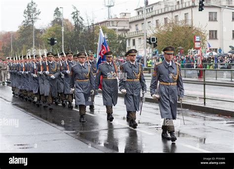 Europ Ische Stra E Prague October Soldaten Der Ehrengarde Aus Der Slowakei