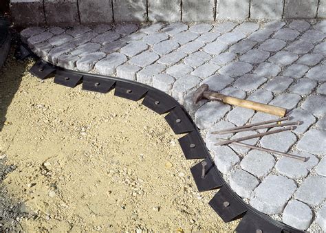 Wählen sie selbst, welche dienste wir für sie übernehmen sollen und lehnen sie sich entspannt zurück. PAVE-EDGE Randbefestigungs-Schienen | Hofeinfahrt ...