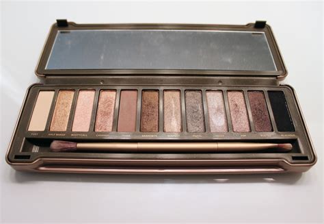 Luhivy S Favorite Things Urban Decay Naked Palette Review And Swatches