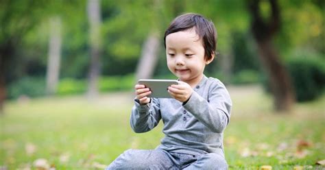 Why Do Kids Use Mobile Phones In Excess