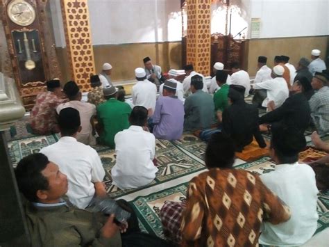 Adapun secara istilah, isra` adalah perjalanan rasulullah shallallahu 'alaihi wa sallam bersama jibril dari mekkah ke baitul maqdis (palestina), berdasarkan firman allah Mc Isra Mi'raj Di Masjid : Hadiri Peringatan Isra Mi'raj ...