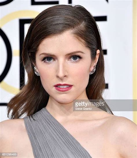 Anna Kendrick Golden Globes Photos And Premium High Res Pictures