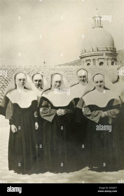 1950s Catholic Nuns Hi Res Stock Photography And Images Alamy