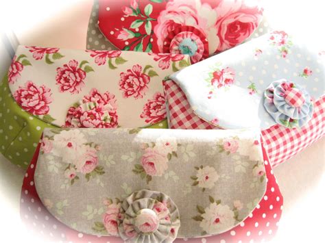 Sweet purses | Fabric flowers, Purses, Purses and bags