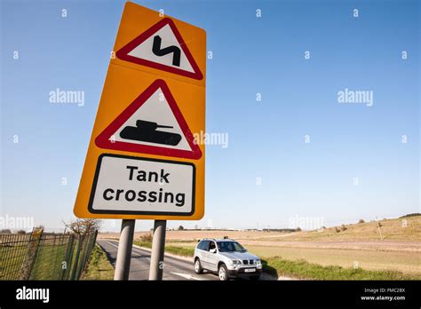 Tank Crossing Roadsignsalisbury Plainwiltshireenglandukeurope