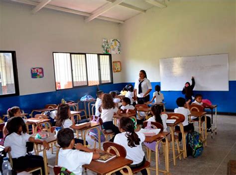 Si así lo deciden podrían reiniciar clases presenciales regresando de semana santa, indicó el presidente de méxico. Evalúan regreso a clases presenciales en octubre - VER PARA LEER