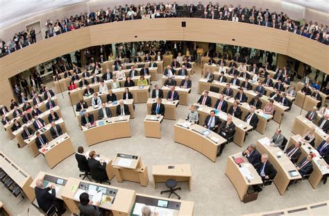 Der landtag mit nominell 120 abgeordneten wird alle fünf jahre gewählt. Landtag Baden-Württemberg: AfD-Abgeordnete soll nicht in ...