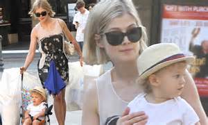 Rosamund Pike Looks Every Inch An La Girl As She Heads To The Shops For