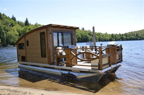 This Floating Tiny Home Is The Perfect Choice For The Nautical Minded