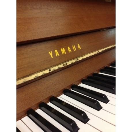 Piano Droit YAMAHA Noyer satiné