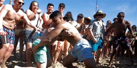 South Padre Island In Texas Limits Beach Gatherings As