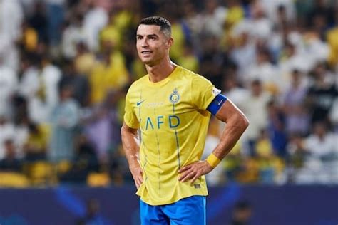 Embarrassing Fans Slams Cristiano Ronaldo For Missing One On One
