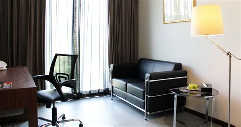 Sam poh tong temple is the closest landmark to symphony suites. The Hotel - Symphony Suites